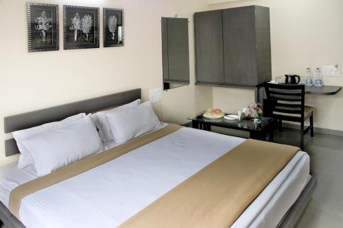 Фото Hotel Yash Executive