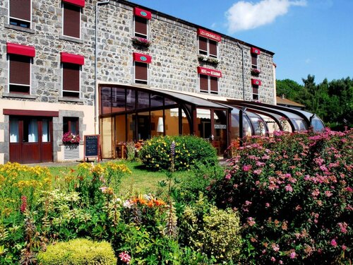 Гостиница Contact Hôtel-Restaurant Les Hirondelles в Клермон-Ферране