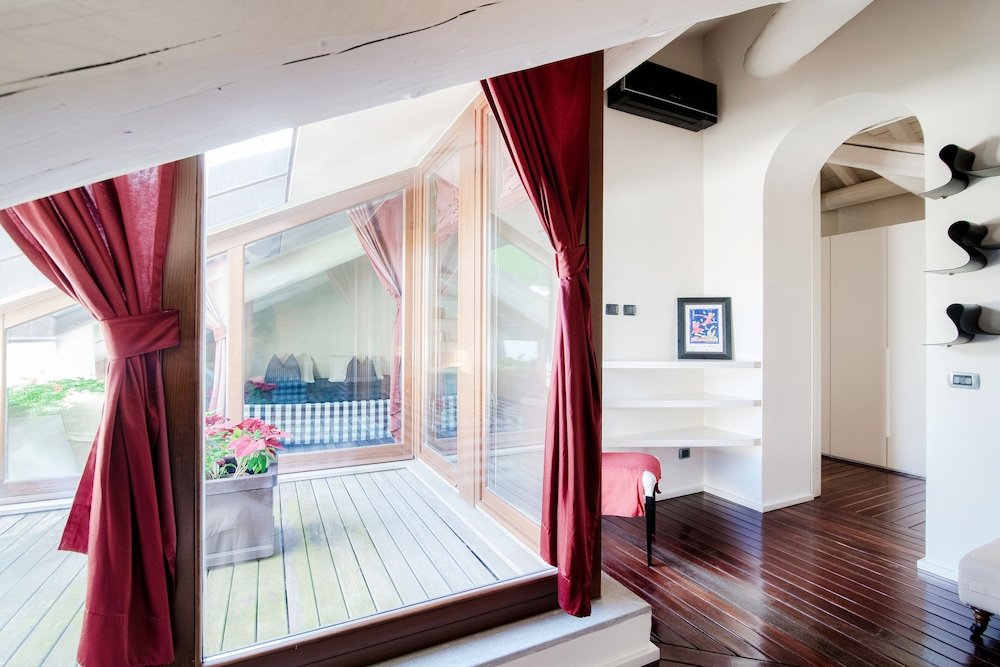 Фото MyHomeInComo - MC Julian Apartment