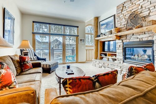 Гостиница Premiere 2br Townhome - Shuttle To Slopes. Kids Ski Free! 2 Bedroom Condo