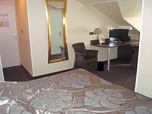 Фото Logis Hôtel de la Croix d'Or