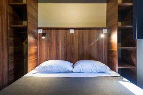 Внешний вид отеля Huttopia Versailles в Версале, фото 4