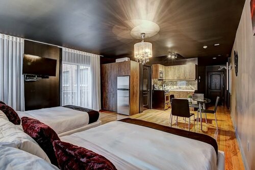 Жильё посуточно Luxury Room in Montreal в Монреале