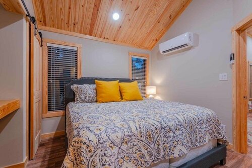 Жильё посуточно Little Bit Of Sunshine 1 Bedroom Cabin