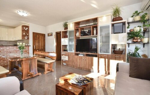 Гостиница Stunning Home in Split With Wifi, 4 Bedrooms and Jacuzzi в Сплите