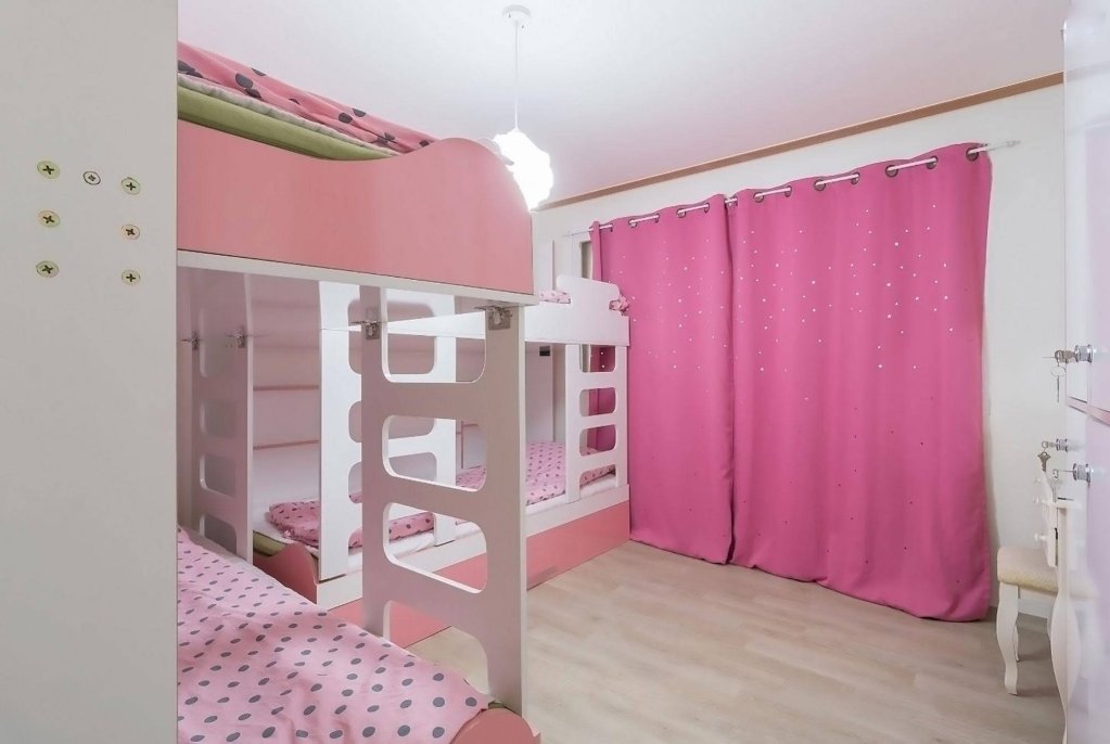 Фото Nanu Guesthouse Pink Female Only