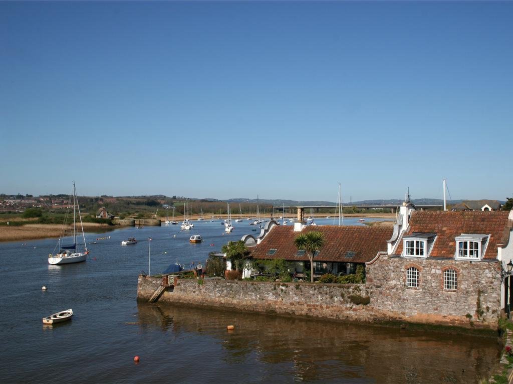Фото University of Exeter Pennsylvania Court