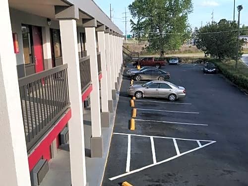 Фото Americas Best Value Inn Ft. Jackson