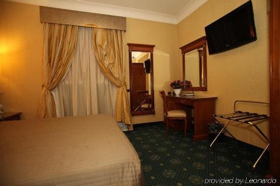 Фото Luxury Rooms H 2000 Roma