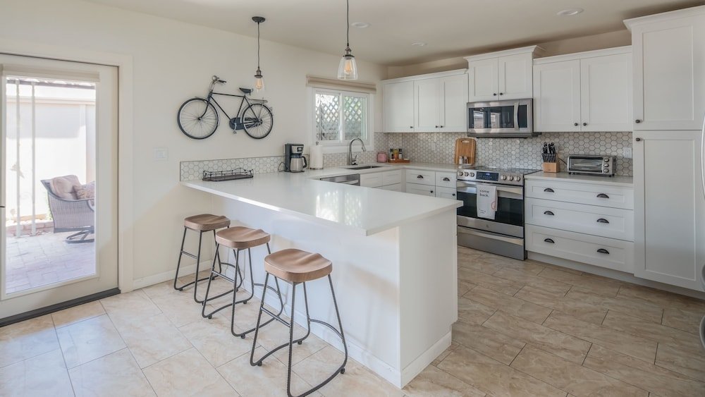 Фото Spacious 4br Townhouse by WanderJaunt