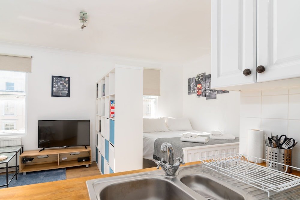 Фото Bright Studio Flat, Amazing Location!