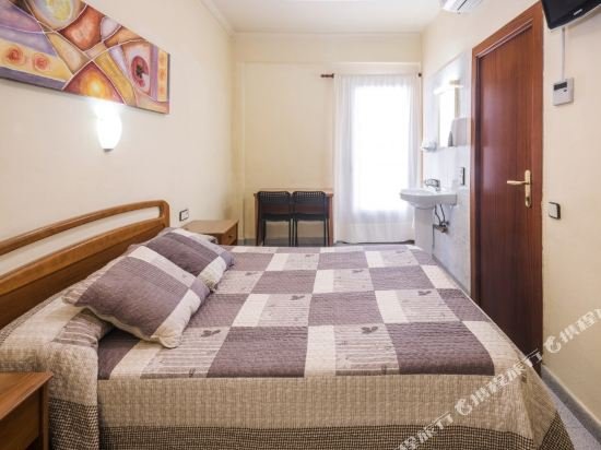 Фото Hostal Sans