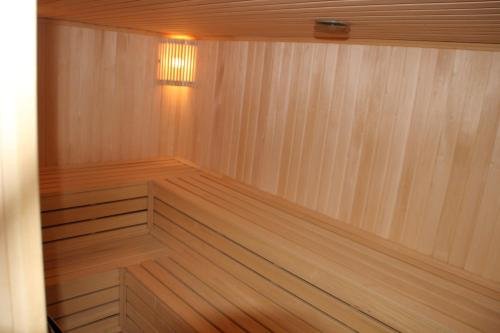 Фото Монерон