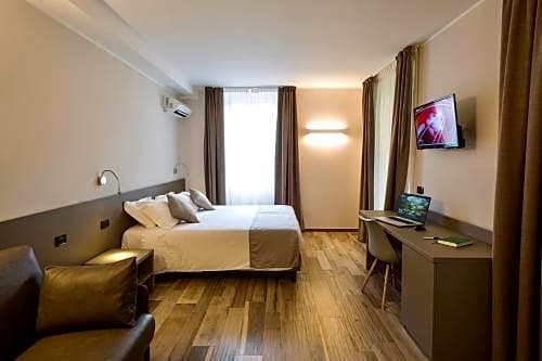 Фото отеля 2