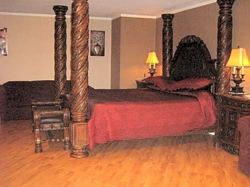 Фото Parkway Motel & European Lodges