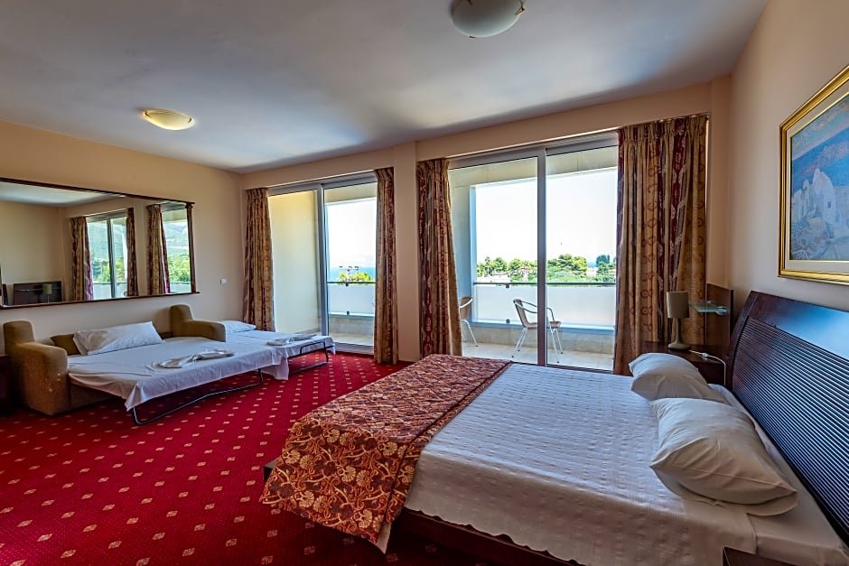Фото Dolphin Resort Hotel & Conference