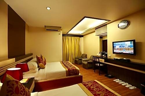 Фото Hotel Shwe Gone Daing