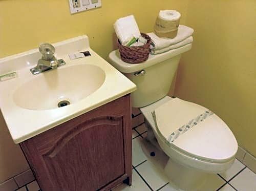 Гостиница Oceanside Inn and Suites в Оушенсайде