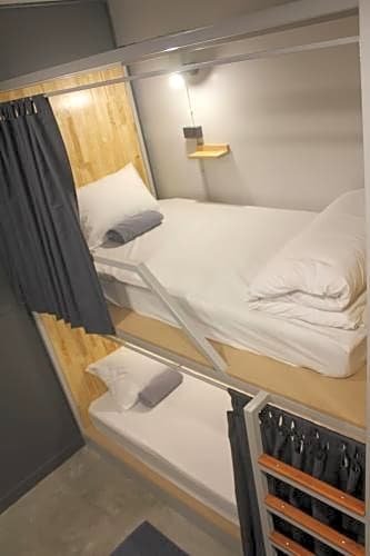 Фото Ekanek Hostel Bangkok - Adults Only