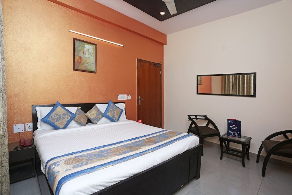 Фото Oyo Rooms Sai Temple Noida Sector 61