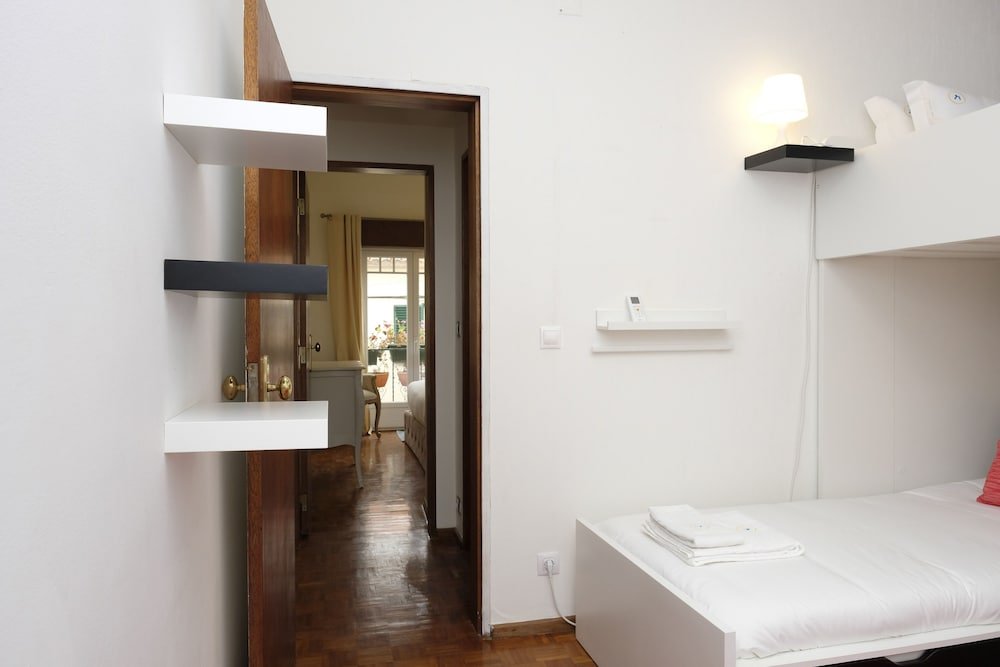 Фото Idyllic Apartment Sintra s Train Station