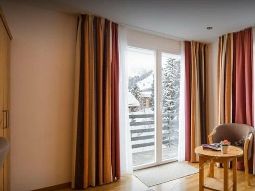 Внешний вид отеля Hotel Edelweiss Superior в Лаутербруннене, фото 3