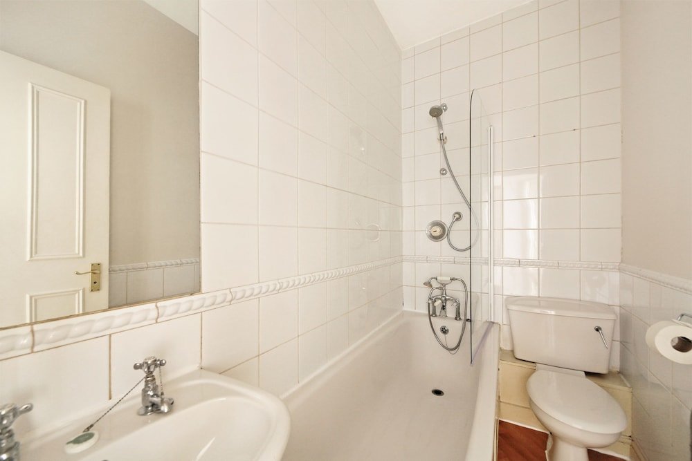 Фото Cosy Hideaway in Gloucester Road