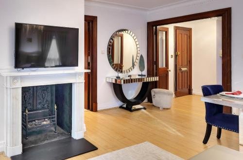 Фото Carlton Court - Mayfair