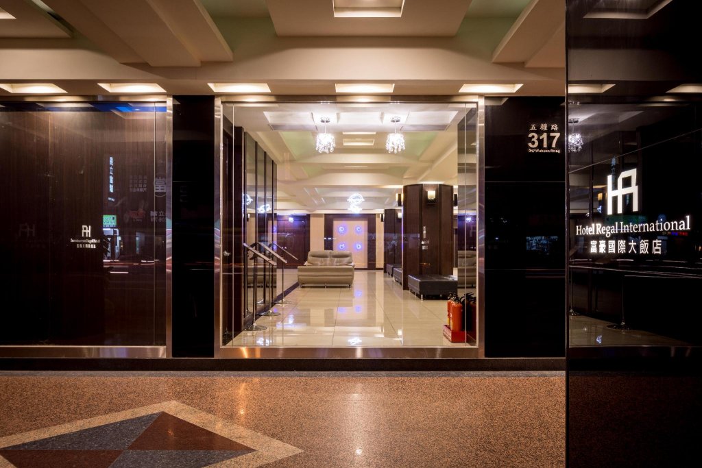 Фото Regal International Hotel