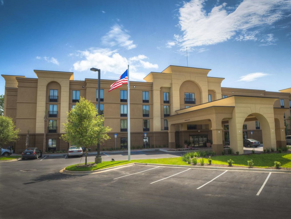 Фото Hampton Inn & x26; Suites Pensacola/Gulf Breeze