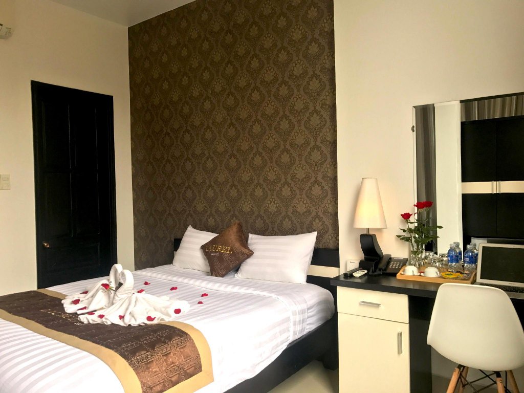 Фото Laurel Hotel