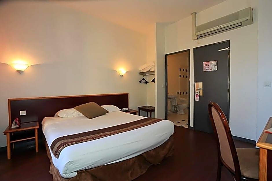 Фото Hôtel Bristol Le Puy-en-Velay