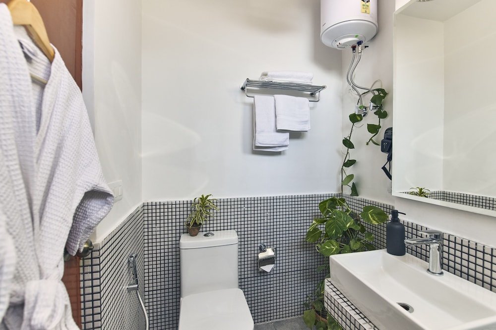 Фото Minimalist Poshtel & Suites