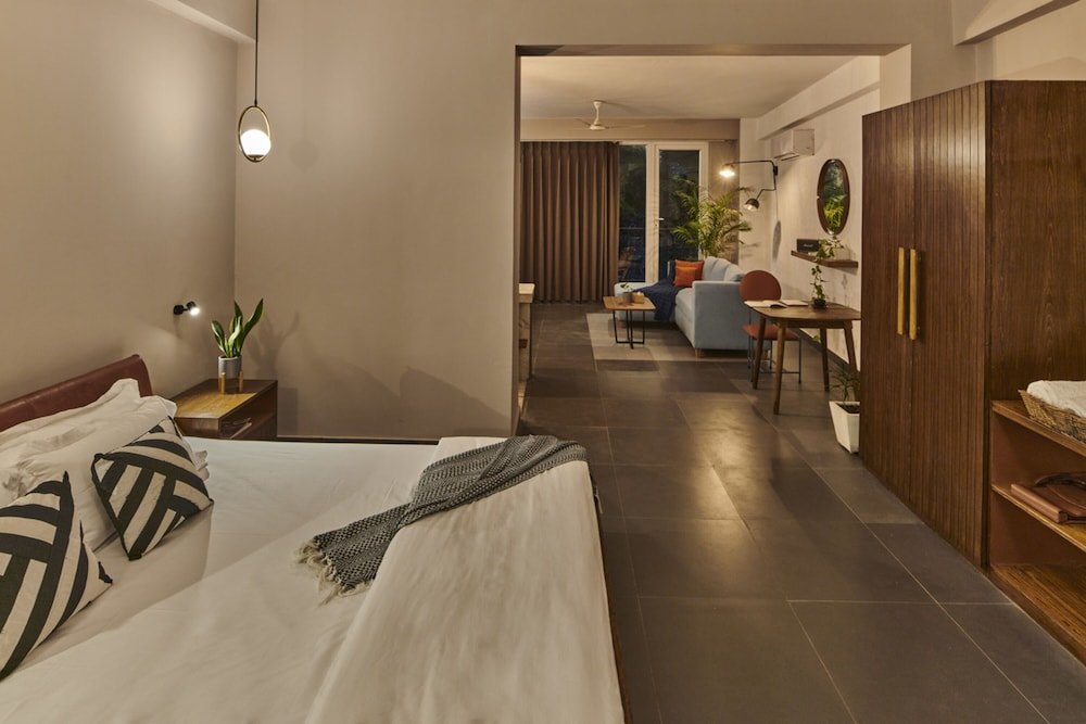 Фото Minimalist Poshtel & Suites