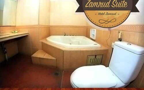 Гостиница Zamrud Hotel & Convention в Чиребоне