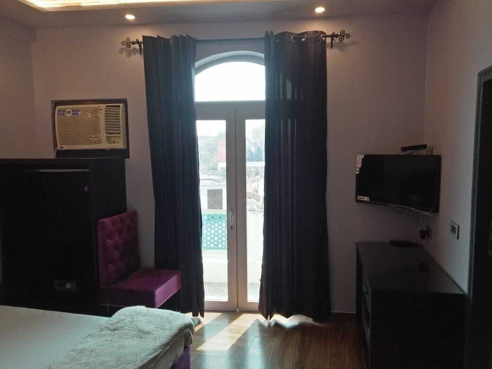 Фото Maya Hotel & Restaurant