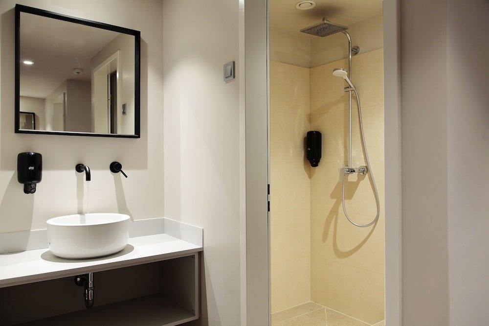 Фото Maverick Urban Lodge