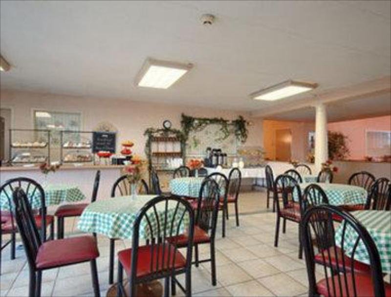 Фото Ramada Hotel & Conference Center by Wyndham Hammond