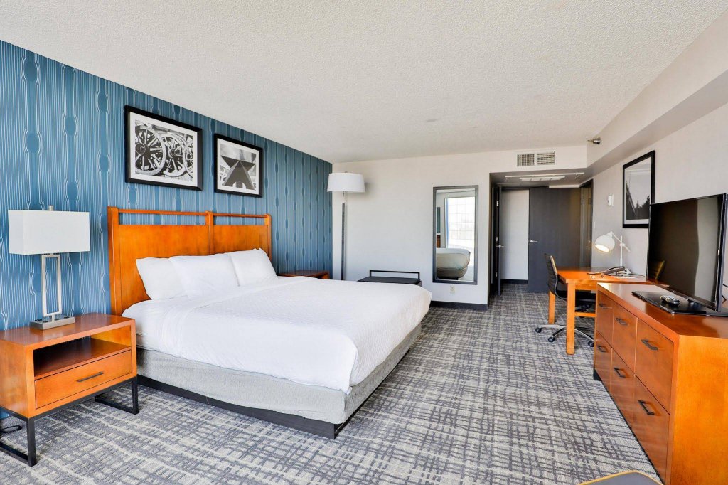 Фото Embassy Suites by Hilton Austin Central