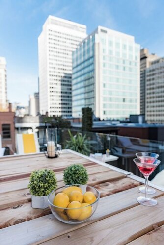 Гостиница Design Studio Downtowndrummond Near Ritz 102 в Монреале