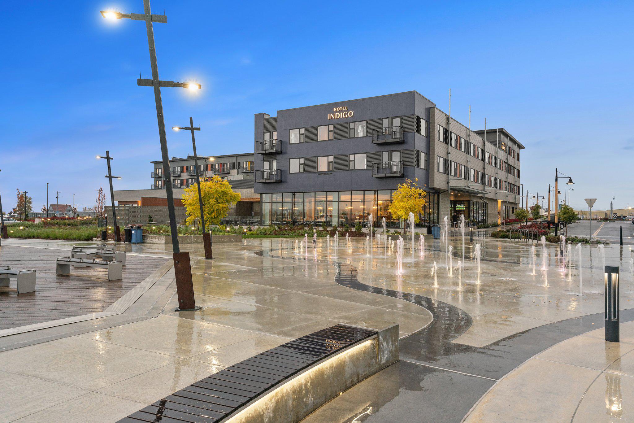 Фото Hotel Indigo Everett - Waterfront Place, an Ihg Hotel