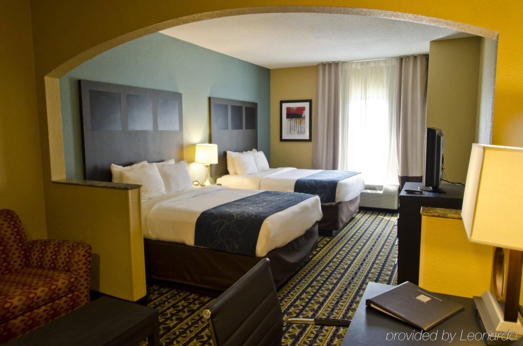 Фото Comfort Suites Monroe