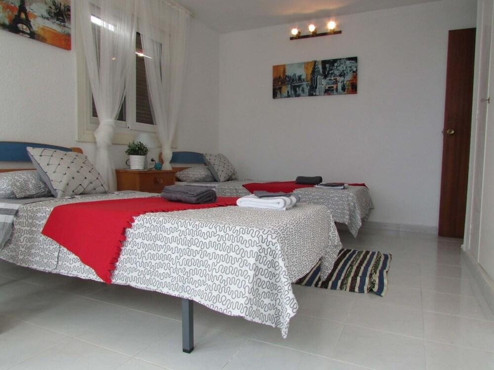 Фото 4 Bedrooms Seaview Apartment