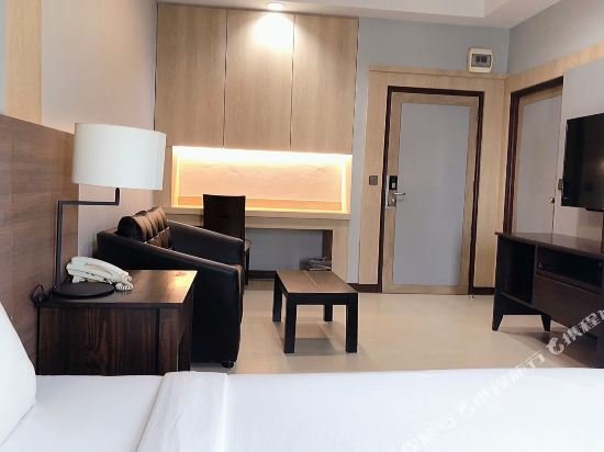 Фото J. Park Hotel