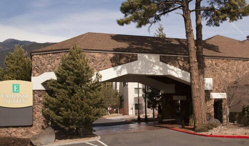 Гостиница Embassy Suites by Hilton Flagstaff во Флагстаффе