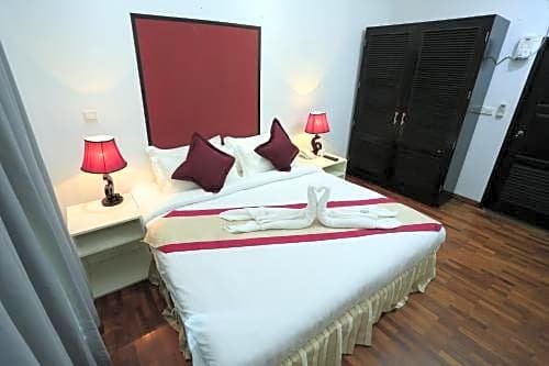 Фото Wh Hotel & Service Apartment