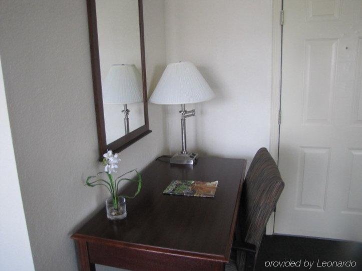 Фото Clarion Inn & Suites Atlanta Downtown