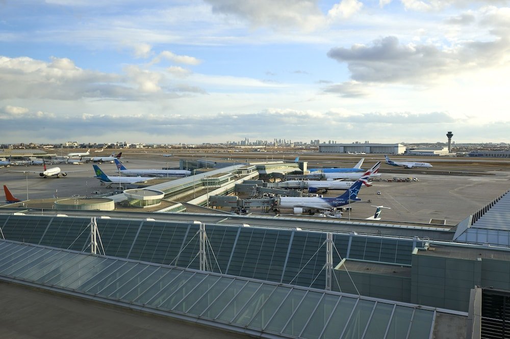Фото Sheraton Gateway Hotel In Toronto International Airport