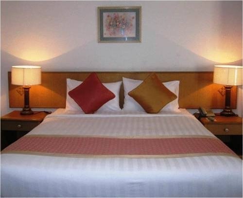 Фото Samran Place Hotel