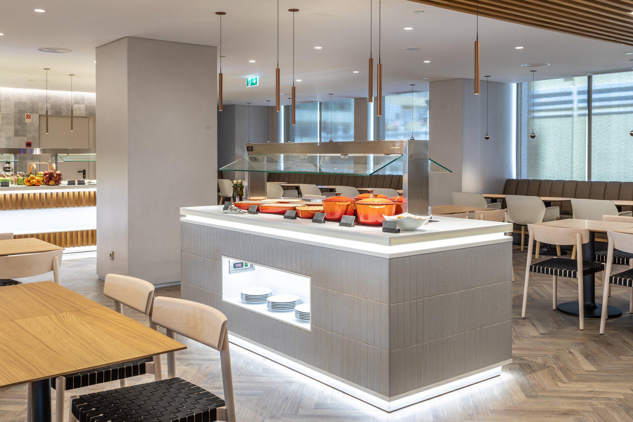 Фото Holiday Inn Lisbon